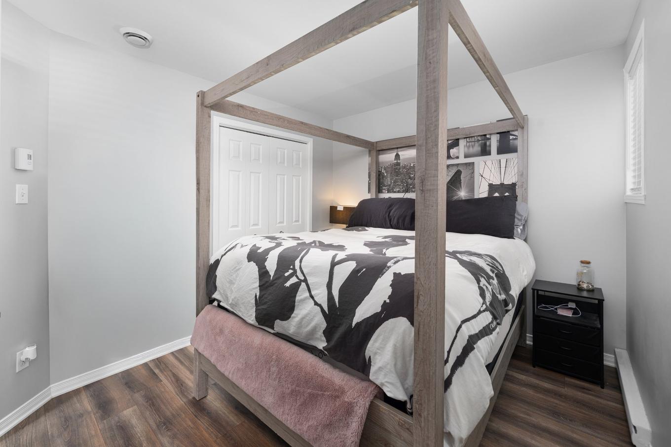 Chambre à coucher - 5900 Rue Charpentier, Brossard, QC - Indoor Photo Showing Bedroom