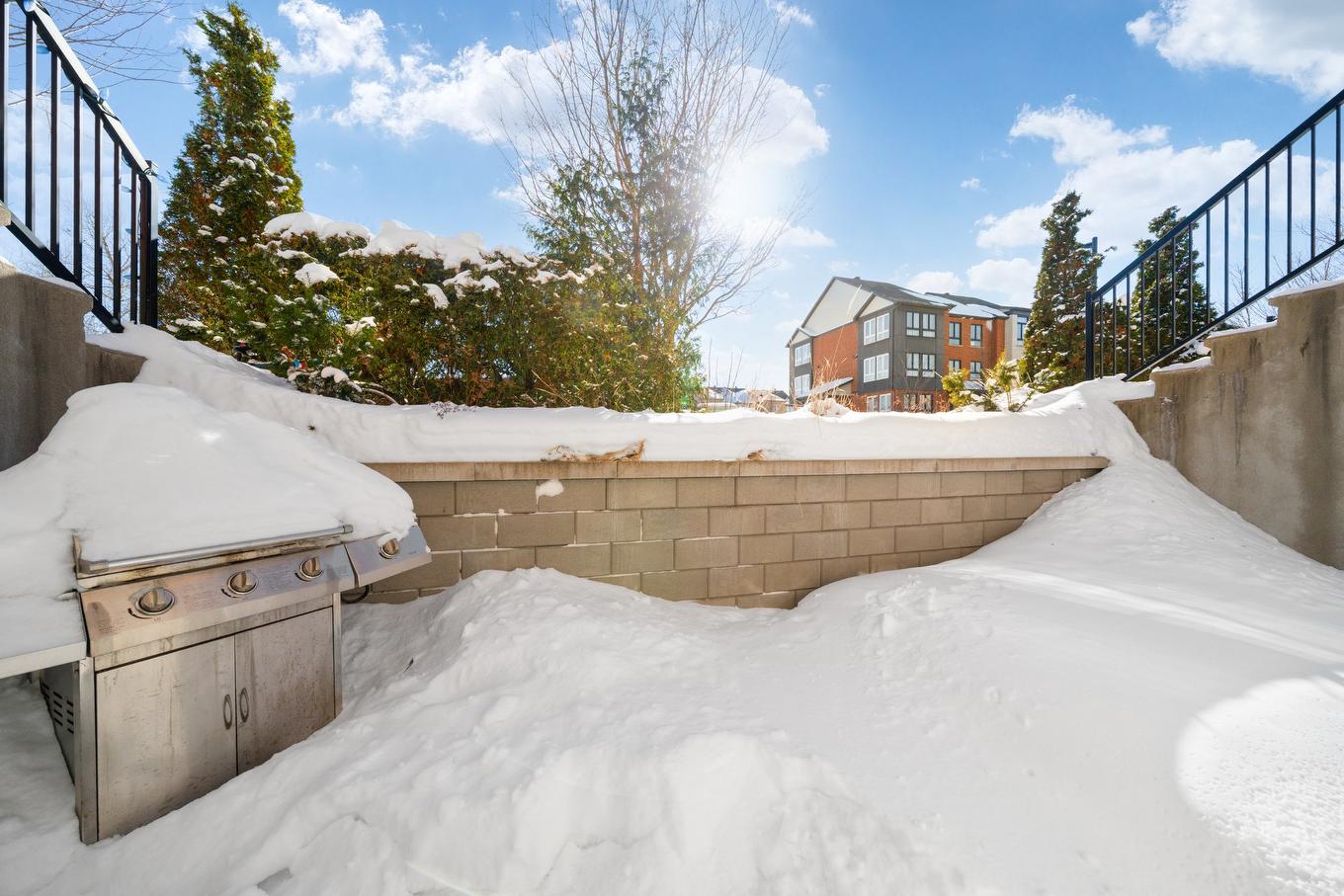 Balcon - 5900 Rue Charpentier, Brossard, QC - Outdoor