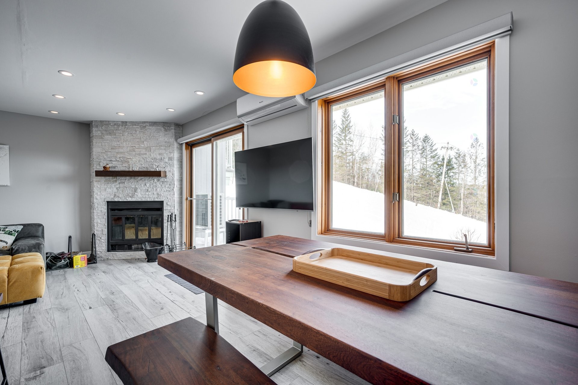 Salle à manger - 544 Ch. Du Skieur, Piedmont, QC - Indoor With Fireplace