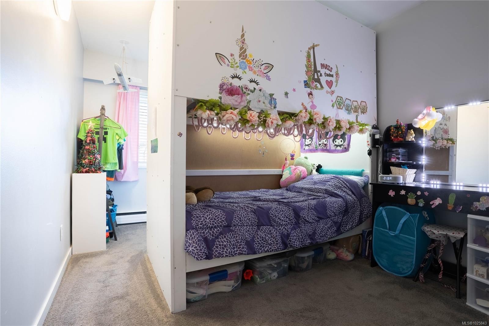 352 Burnside Rd West, Saanich, BC - Indoor