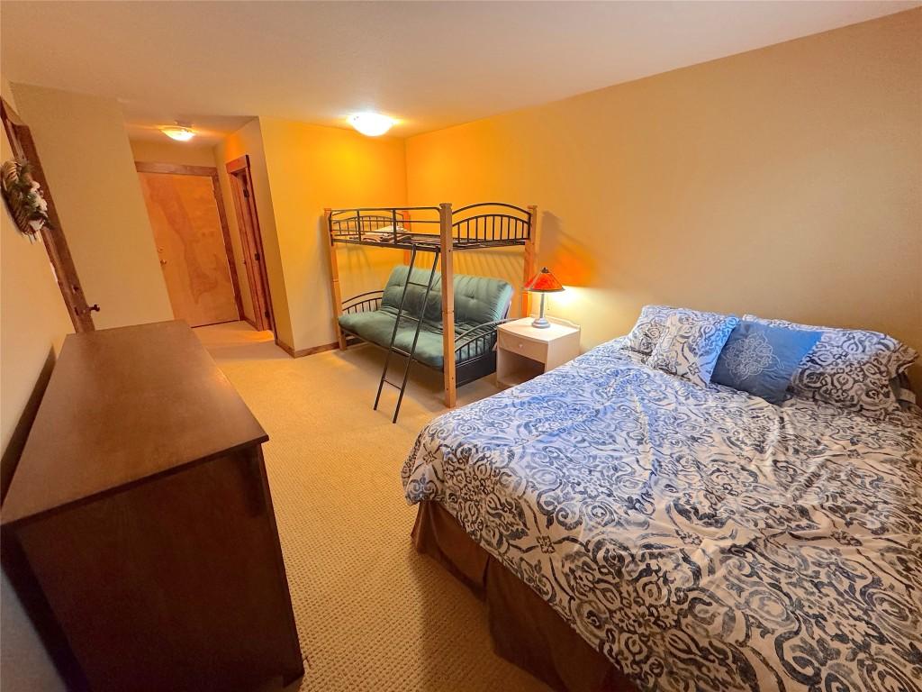 115-4559 Timberline Crescent, Fernie, BC - Indoor Photo Showing Bedroom