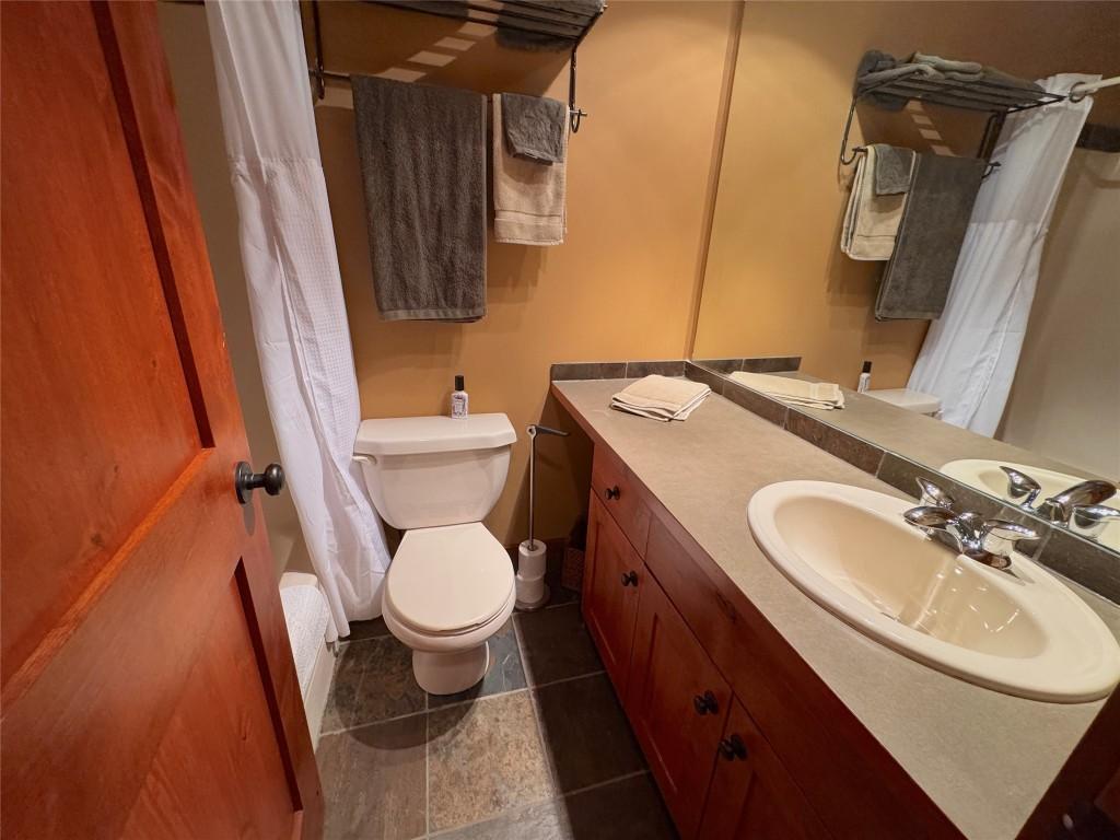 115-4559 Timberline Crescent, Fernie, BC - Indoor Photo Showing Bathroom