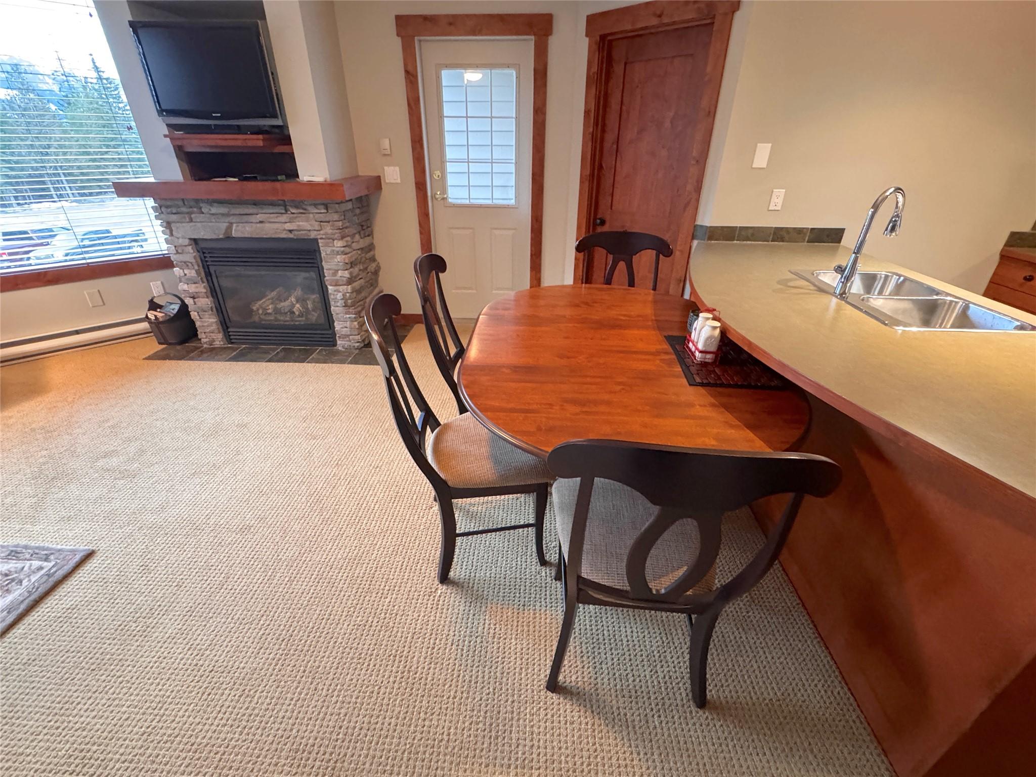115-4559 Timberline Crescent, Fernie, BC - Indoor With Fireplace