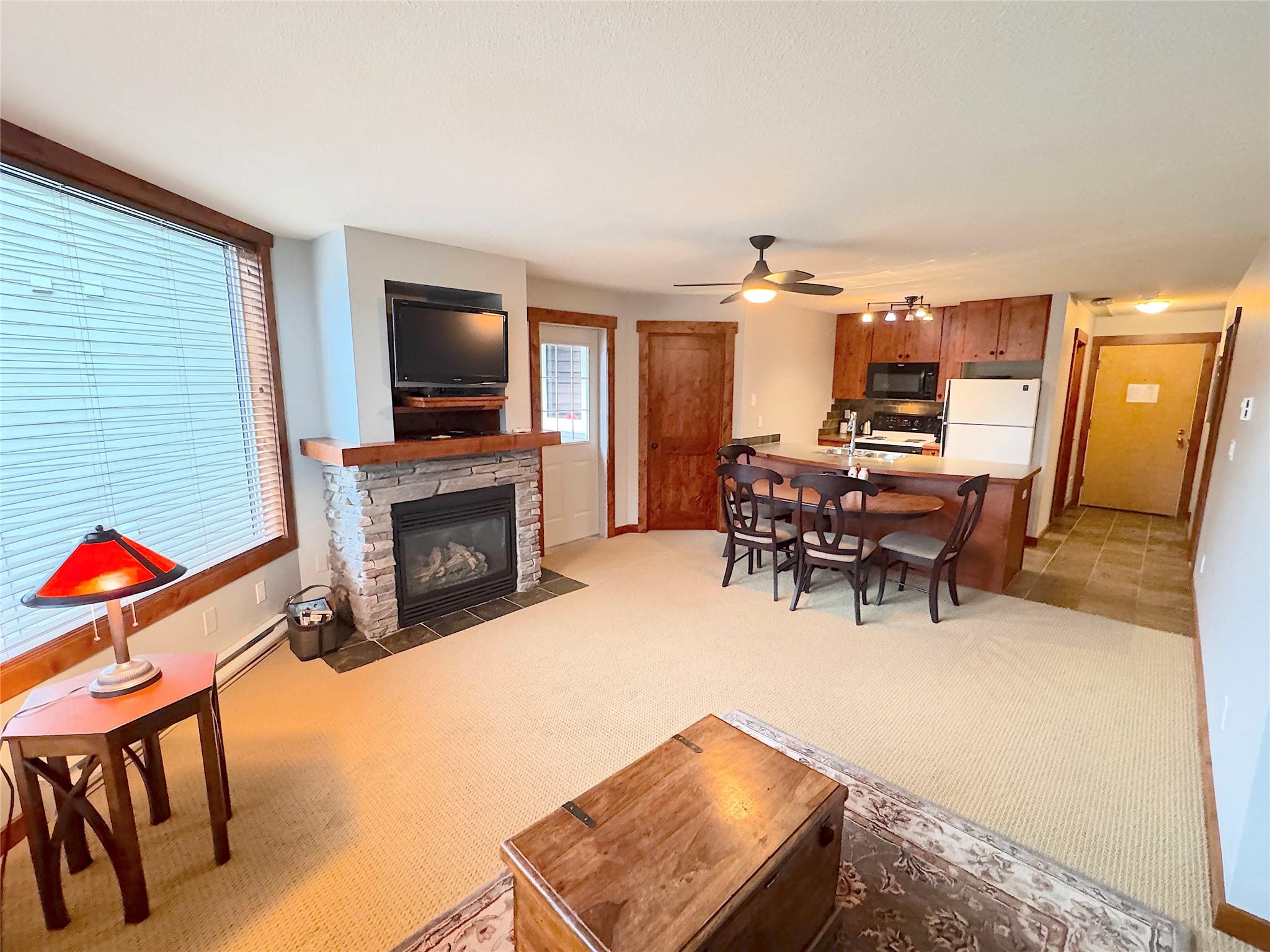 115-4559 Timberline Crescent, Fernie, BC - Indoor Photo Showing Living Room With Fireplace