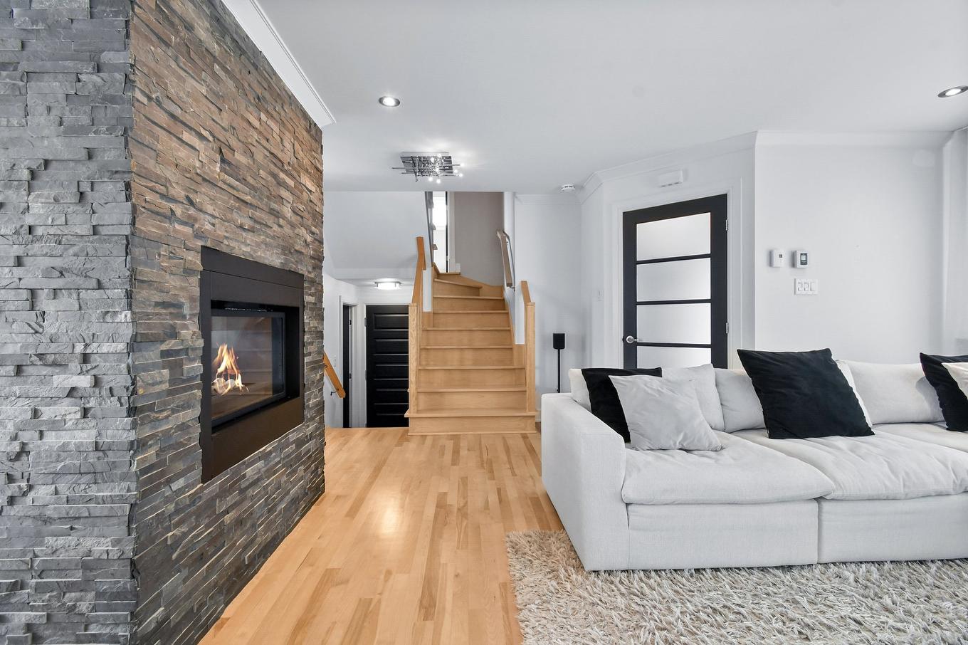 Salon - 20260 Rue De Nevers, Mirabel, QC - Indoor Photo Showing Living Room With Fireplace