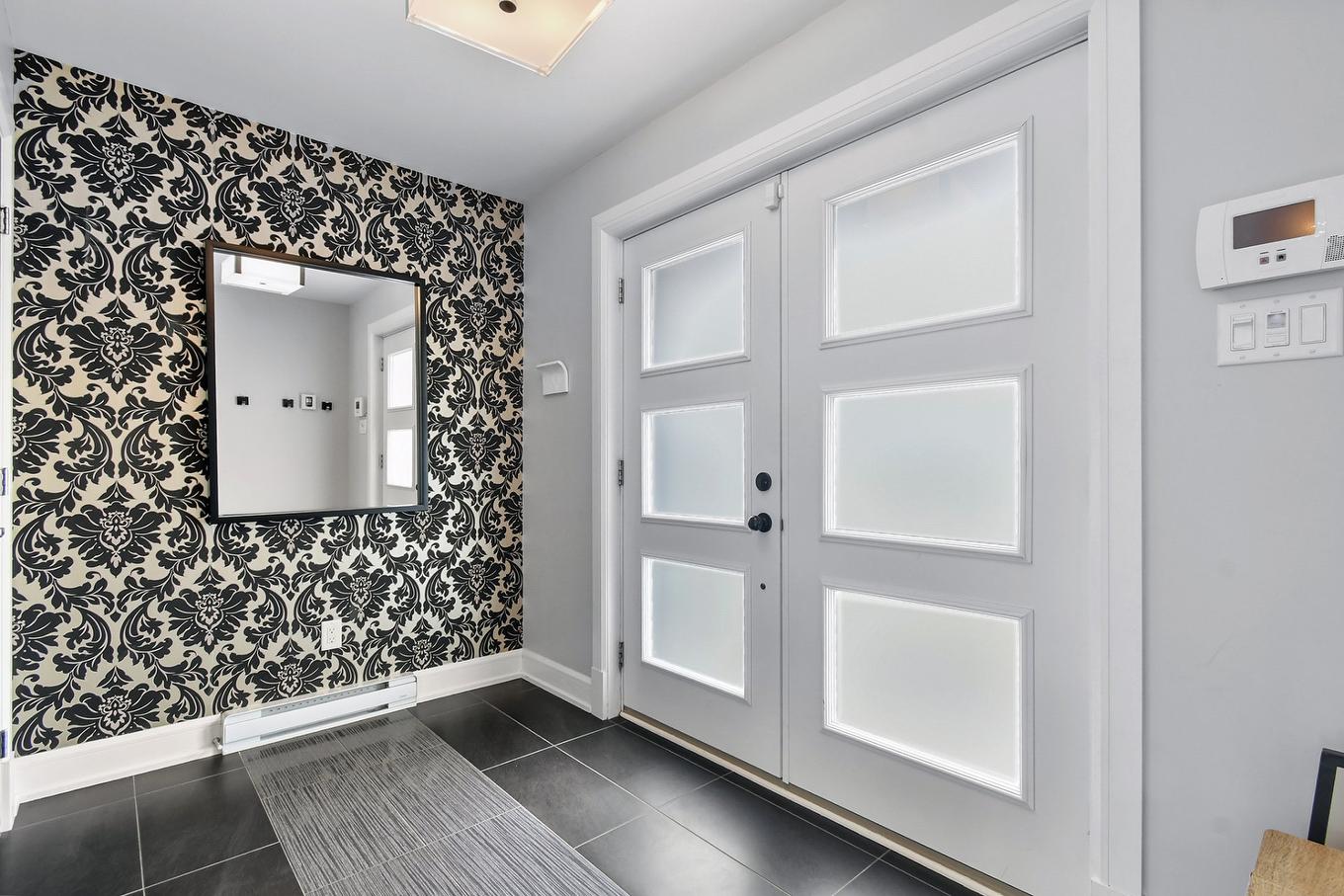 Hall d'entrée/Vestibule - 20260 Rue De Nevers, Mirabel, QC - Indoor Photo Showing Other Room