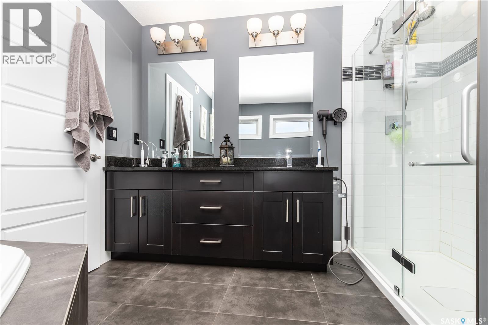 907 Werschner Crescent, Saskatoon, SK - Indoor Photo Showing Bathroom