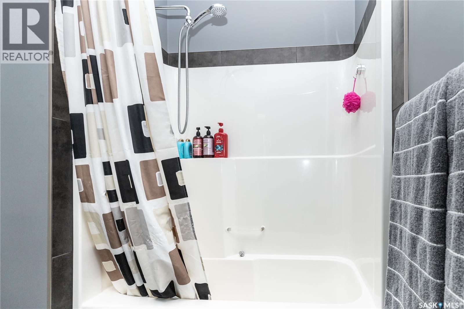 907 Werschner Crescent, Saskatoon, SK - Indoor Photo Showing Bathroom