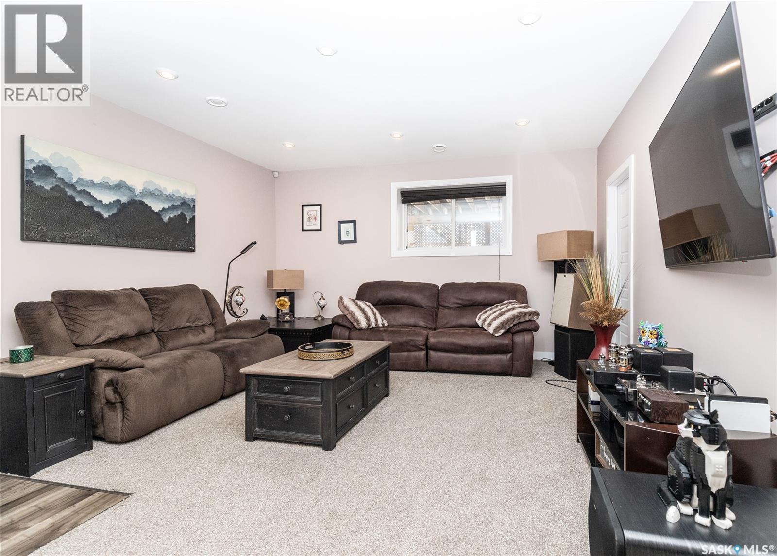 907 Werschner Crescent, Saskatoon, SK - Indoor Photo Showing Living Room