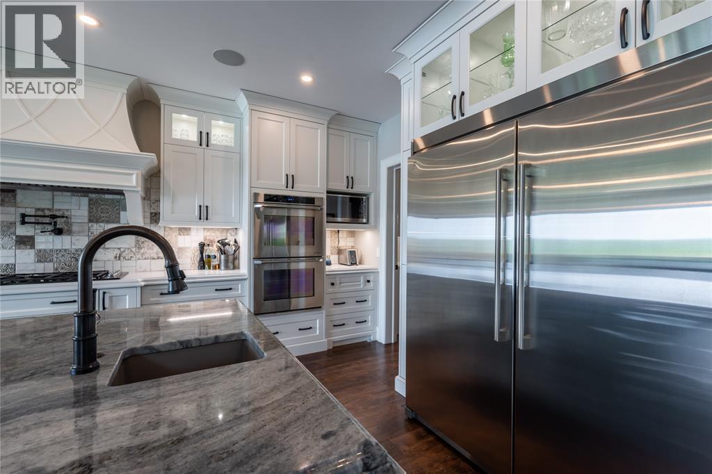 647 St Clair Parkway, St Clair, ON - Indoor Photo Showing Kitchen With Upgraded Kitchen