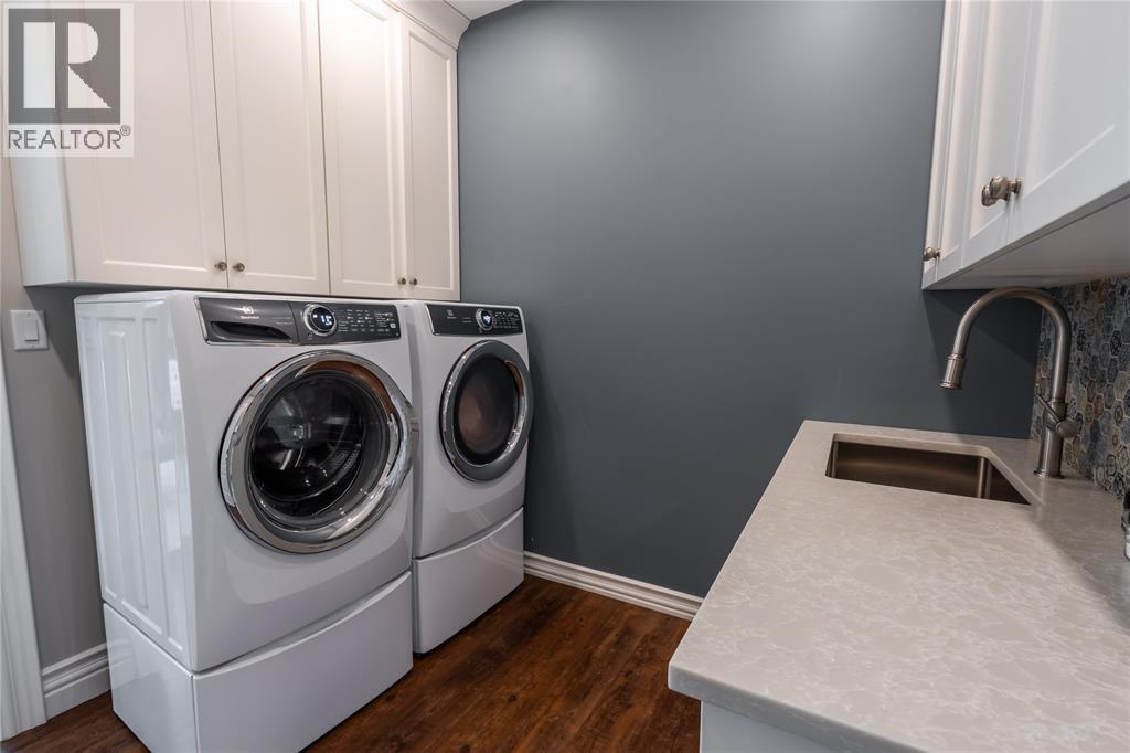 647 St Clair Parkway, St Clair, ON - Indoor Photo Showing Laundry Room