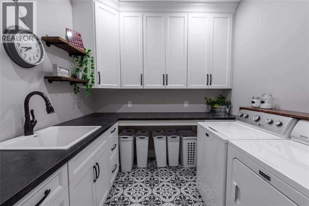 647 St Clair Parkway, St Clair, ON - Indoor Photo Showing Laundry Room