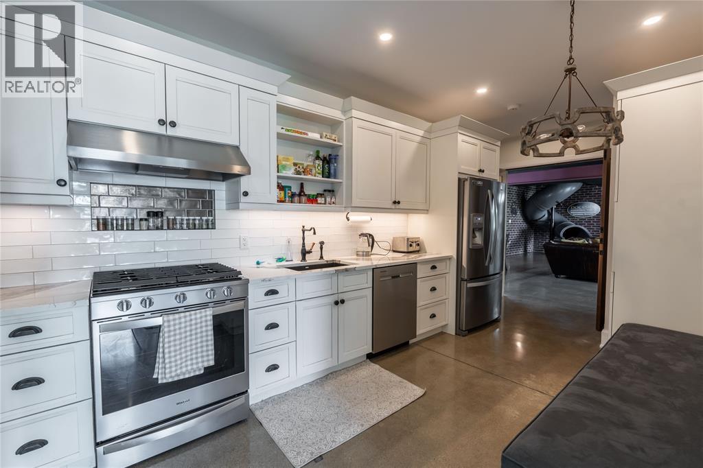 647 St Clair Parkway, St Clair, ON - Indoor Photo Showing Kitchen