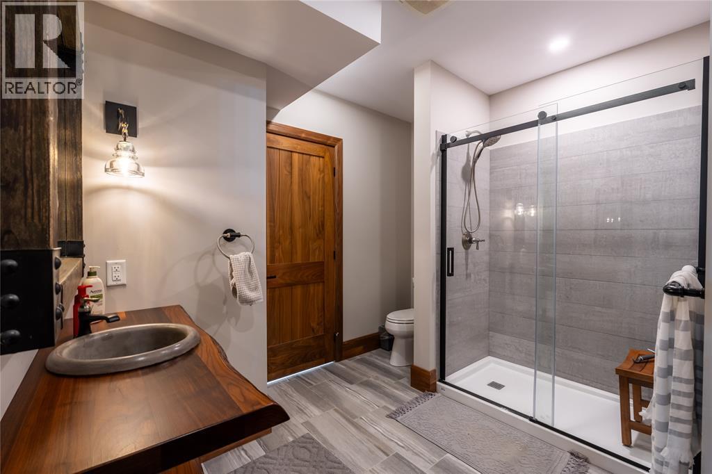 647 St Clair Parkway, St Clair, ON - Indoor Photo Showing Bathroom