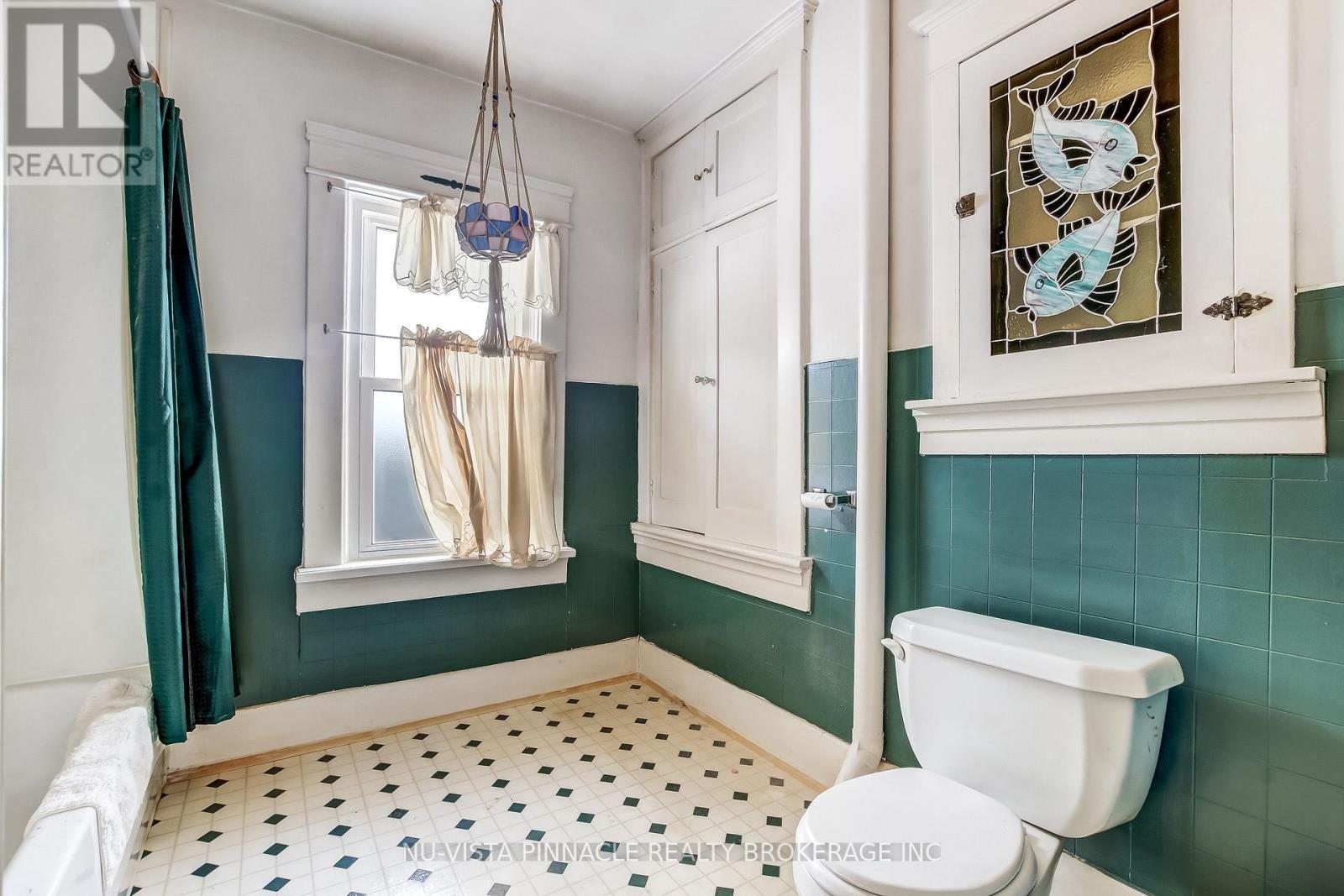 52 Boullee Street, London East (East C), ON - Indoor Photo Showing Bathroom