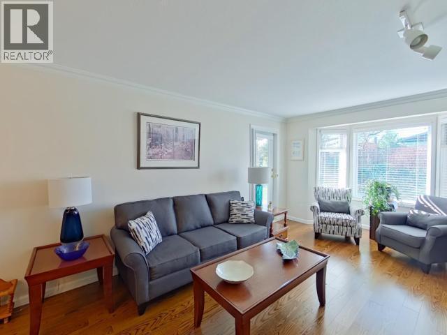 104-4685 Joyce Ave, Powell River, BC - Indoor Photo Showing Living Room