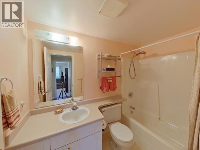 104-4685 Joyce Ave, Powell River, BC - Indoor Photo Showing Bathroom