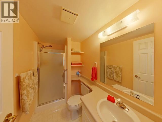 104-4685 Joyce Ave, Powell River, BC - Indoor Photo Showing Bathroom