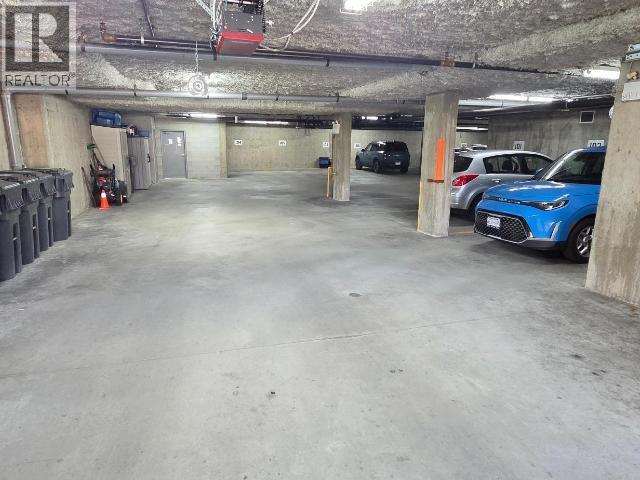 104-4685 Joyce Ave, Powell River, BC - Indoor Photo Showing Garage