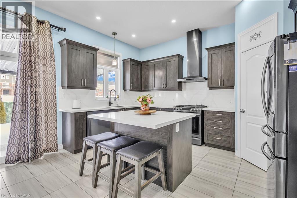 438 Blair Creek Drive, Kitchener, ON - Indoor Photo Showing Kitchen With Upgraded Kitchen