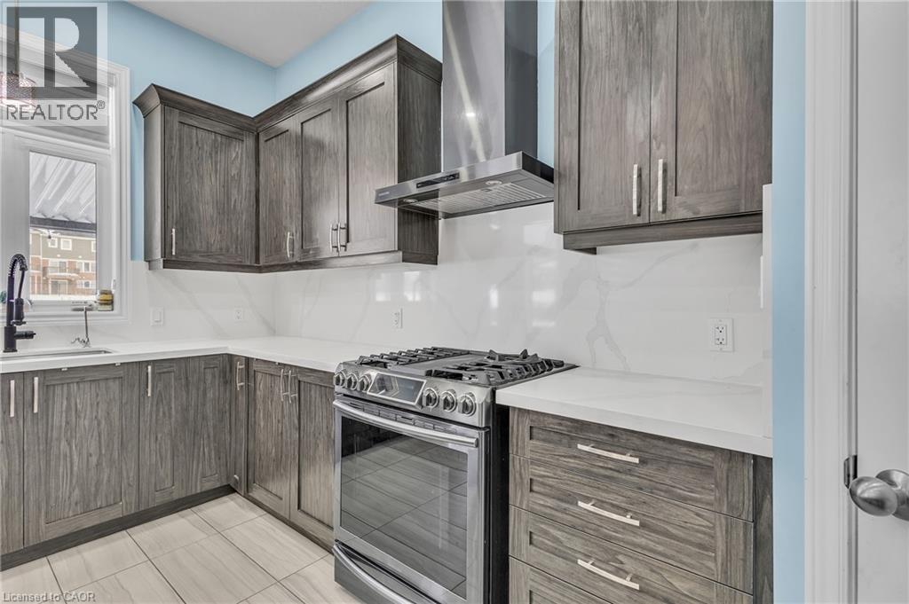 438 Blair Creek Drive, Kitchener, ON - Indoor Photo Showing Kitchen With Upgraded Kitchen