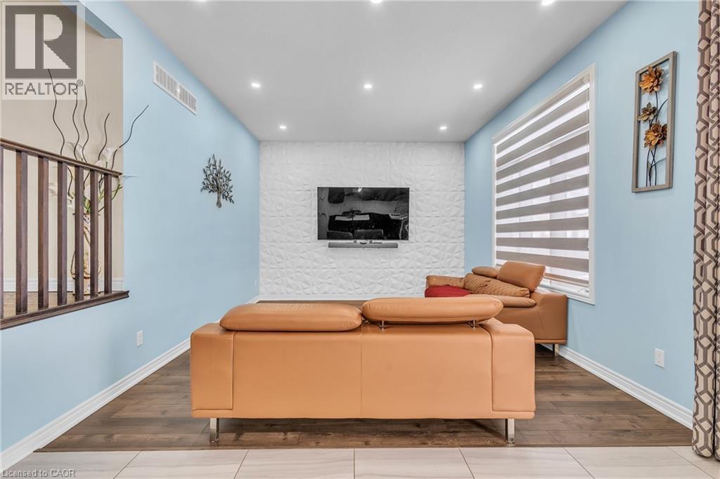 438 Blair Creek Drive, Kitchener, ON - Indoor With Fireplace