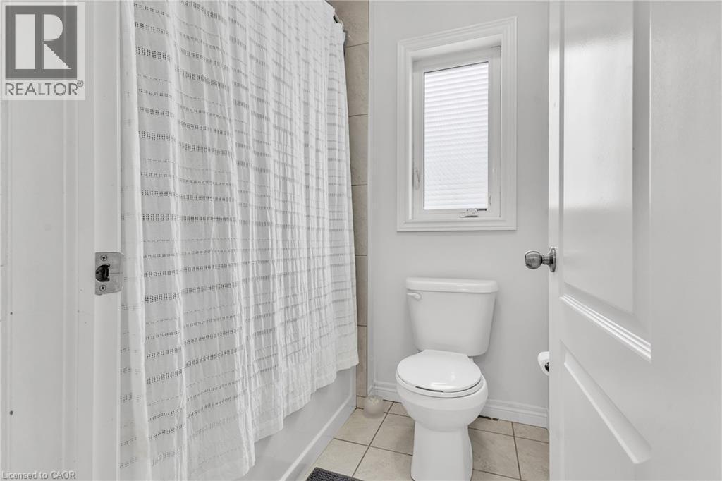 438 Blair Creek Drive, Kitchener, ON - Indoor Photo Showing Bathroom