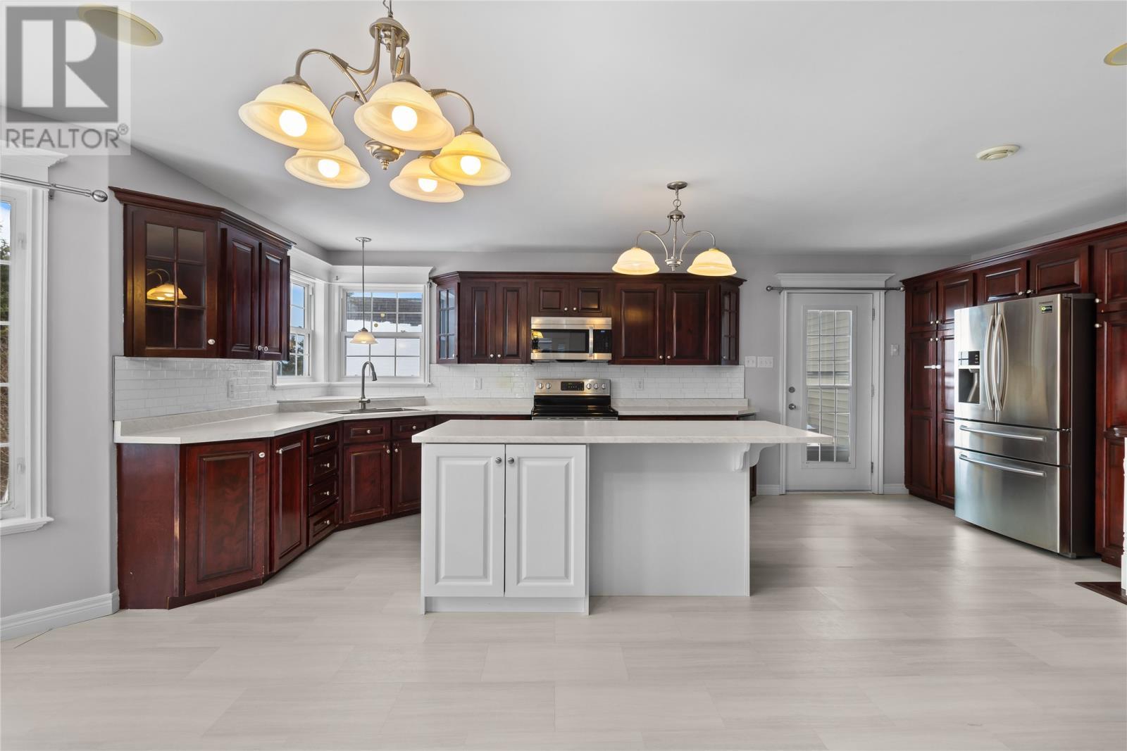 39 Upper Evening'S Path, Torbay, NL - Indoor Photo Showing Kitchen