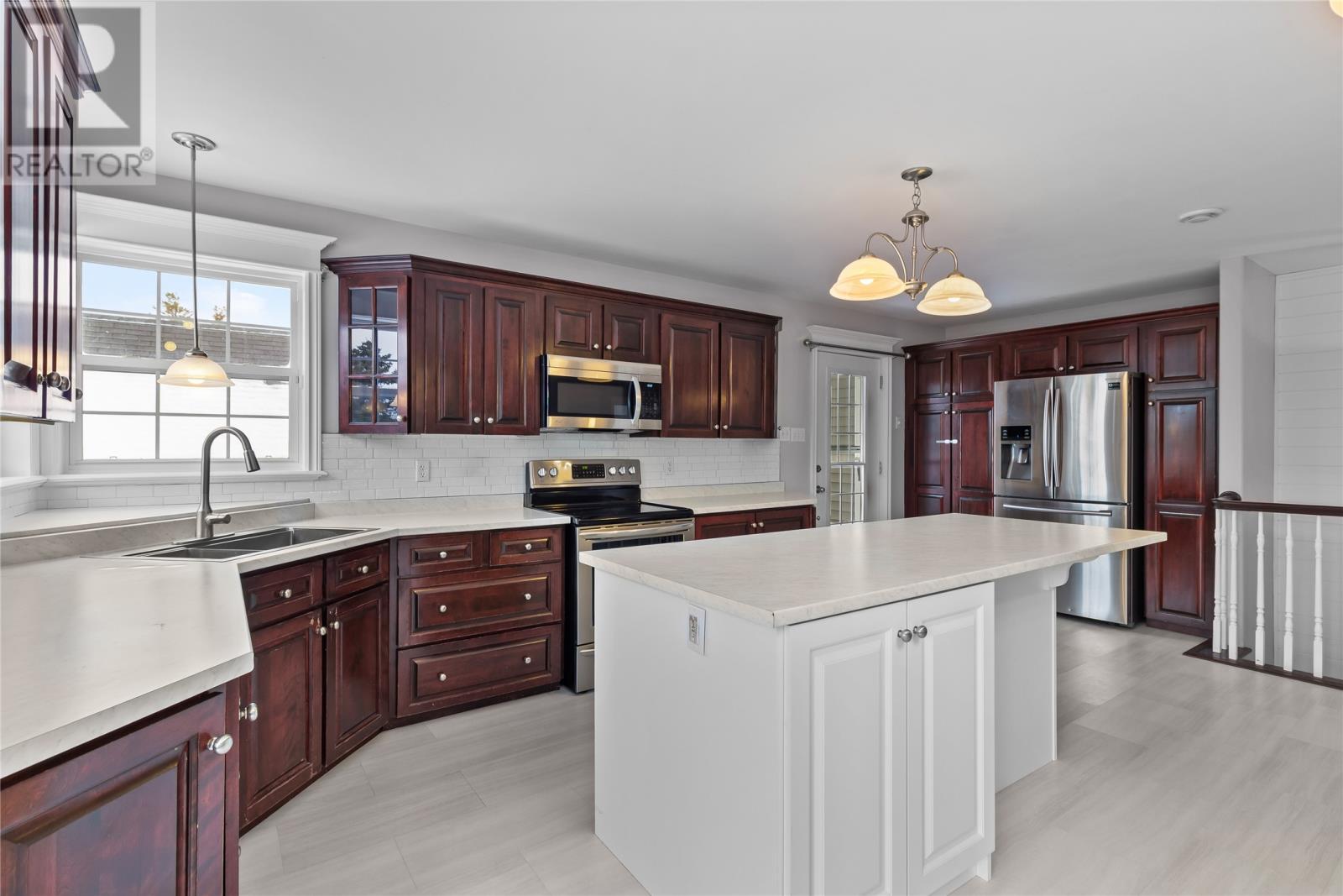 39 Upper Evening'S Path, Torbay, NL - Indoor Photo Showing Kitchen