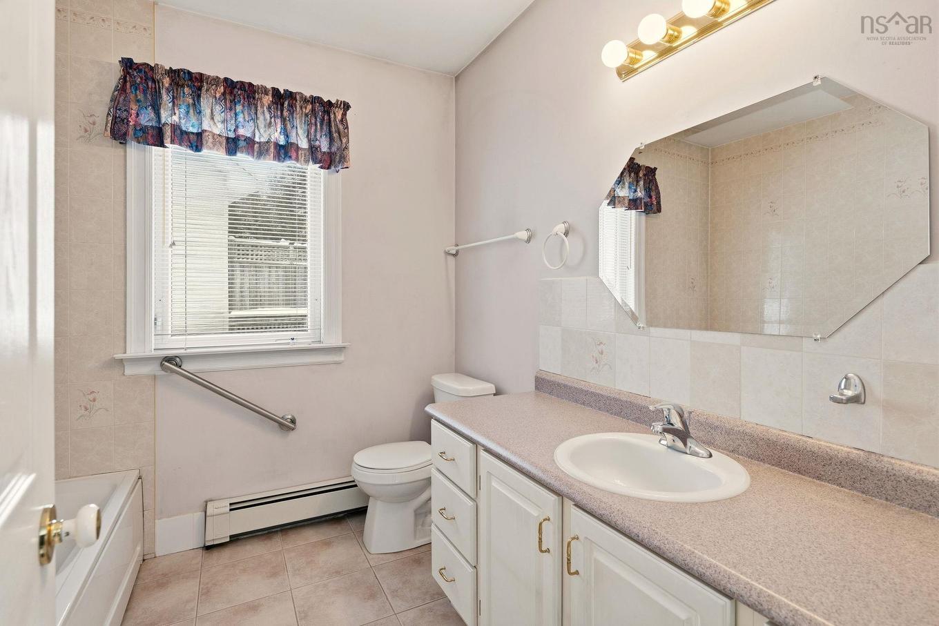 1 Lanshaw Close, Halifax, NS