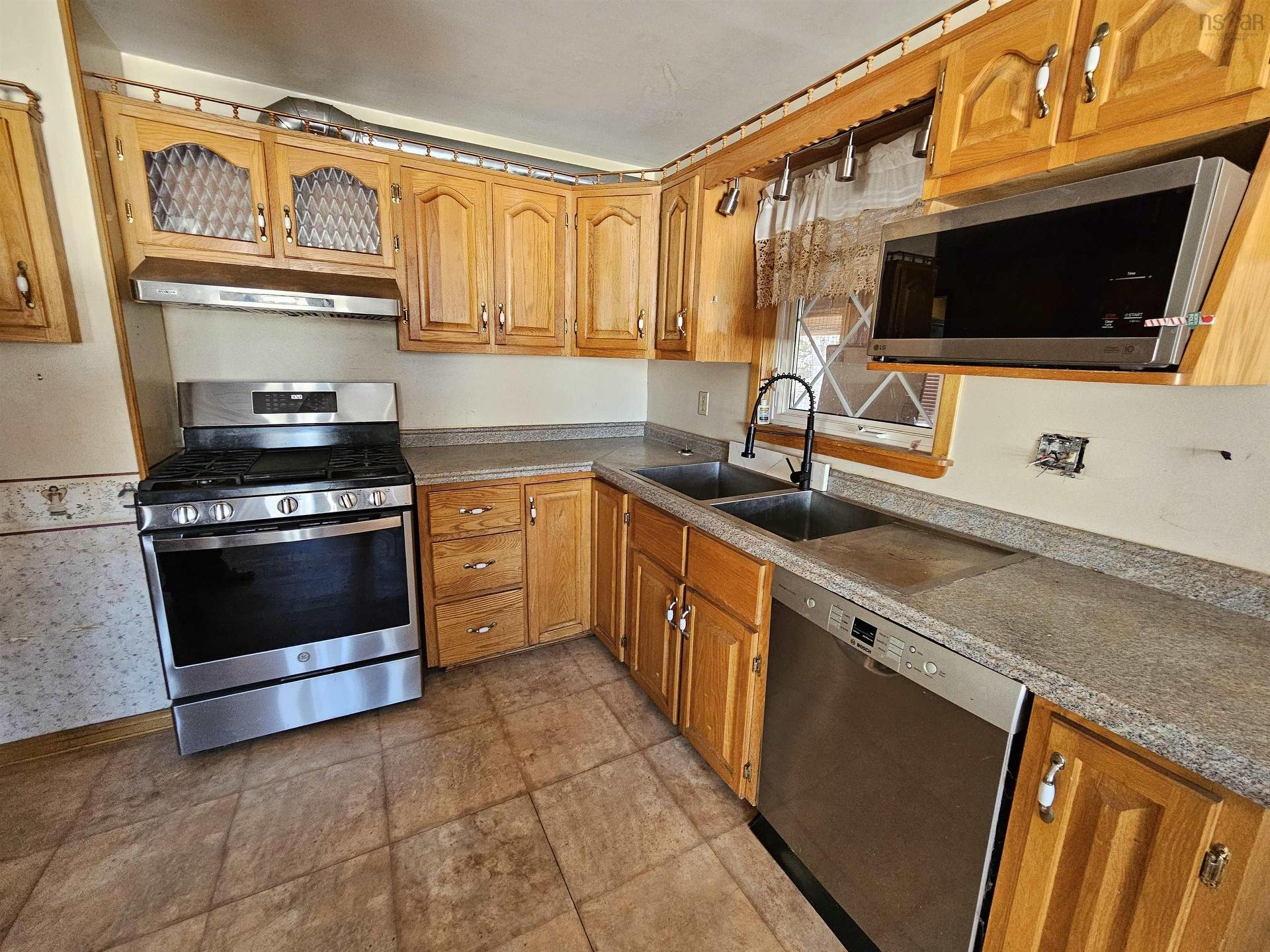 11845 Highway 2, Leamington, NS