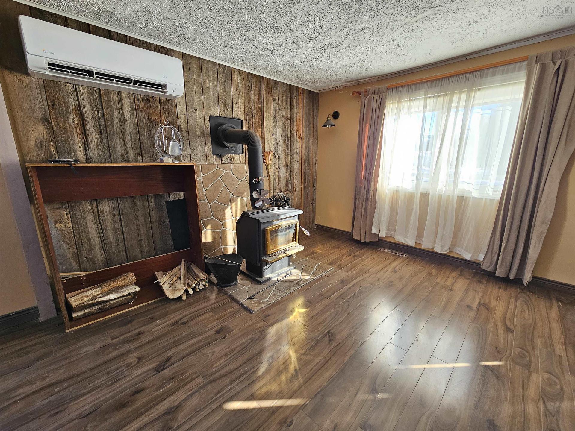 11845 Highway 2, Leamington, NS