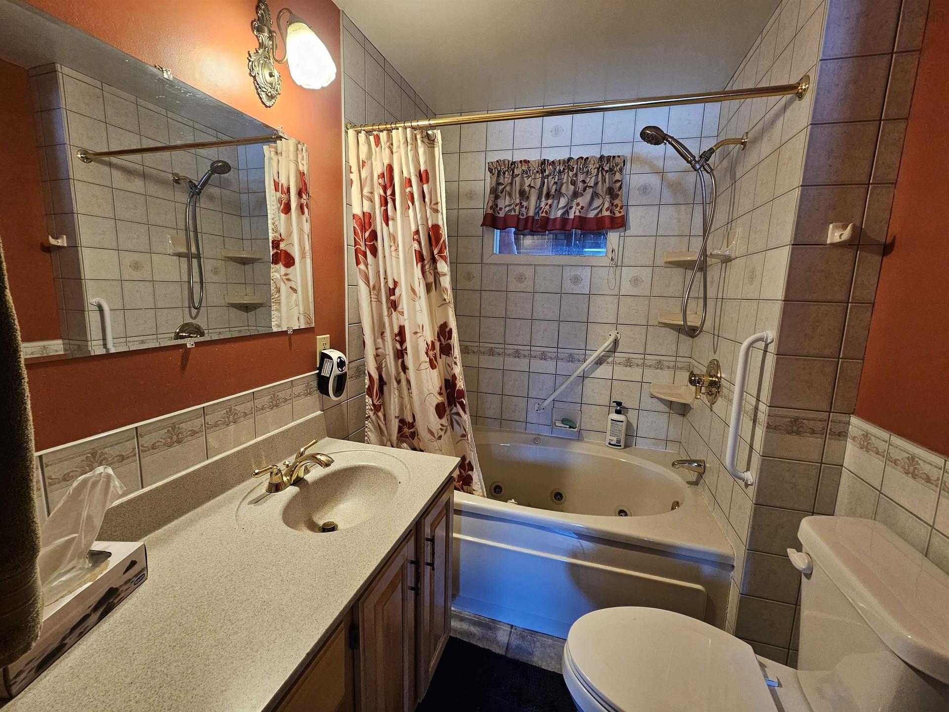 11845 Highway 2, Leamington, NS
