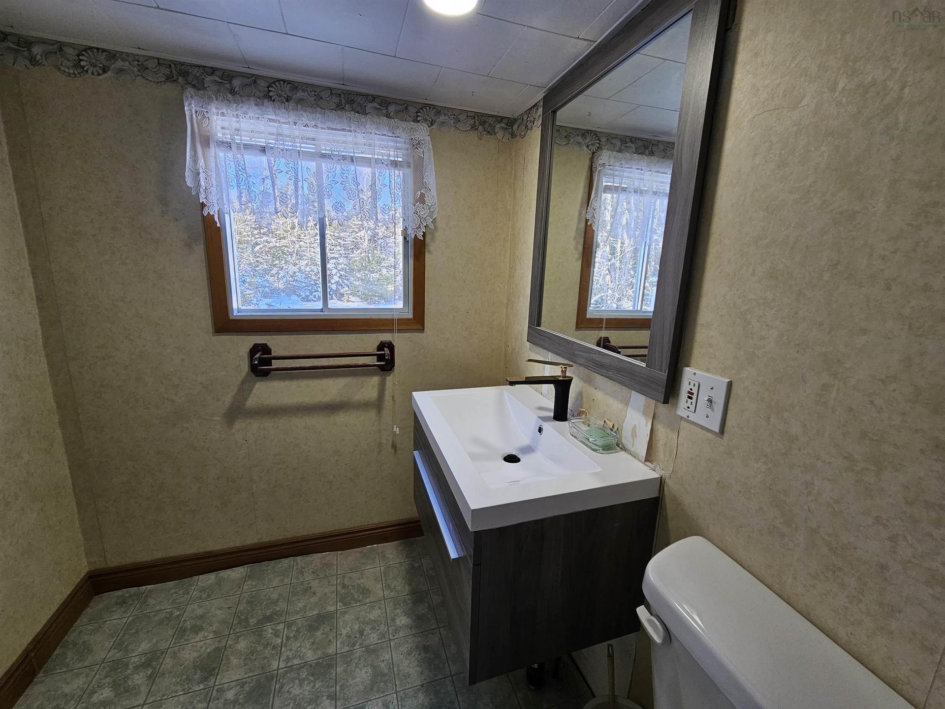 11845 Highway 2, Leamington, NS