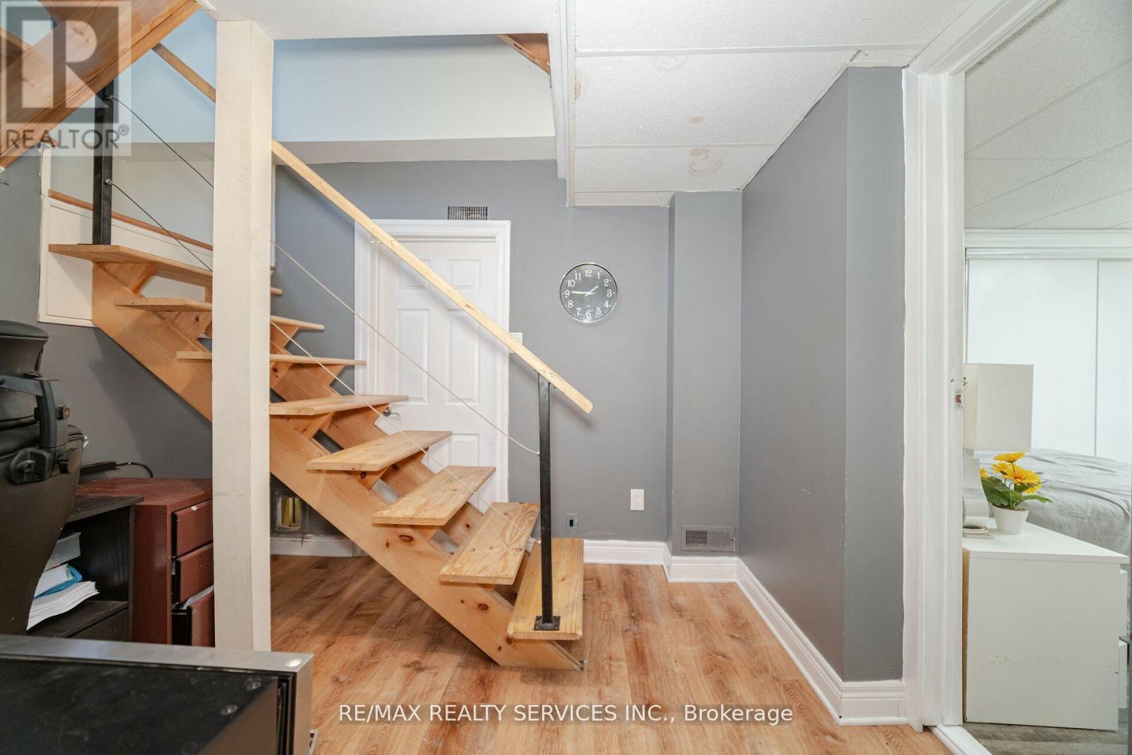 7 Shell Crescent, Mono, ON - Indoor