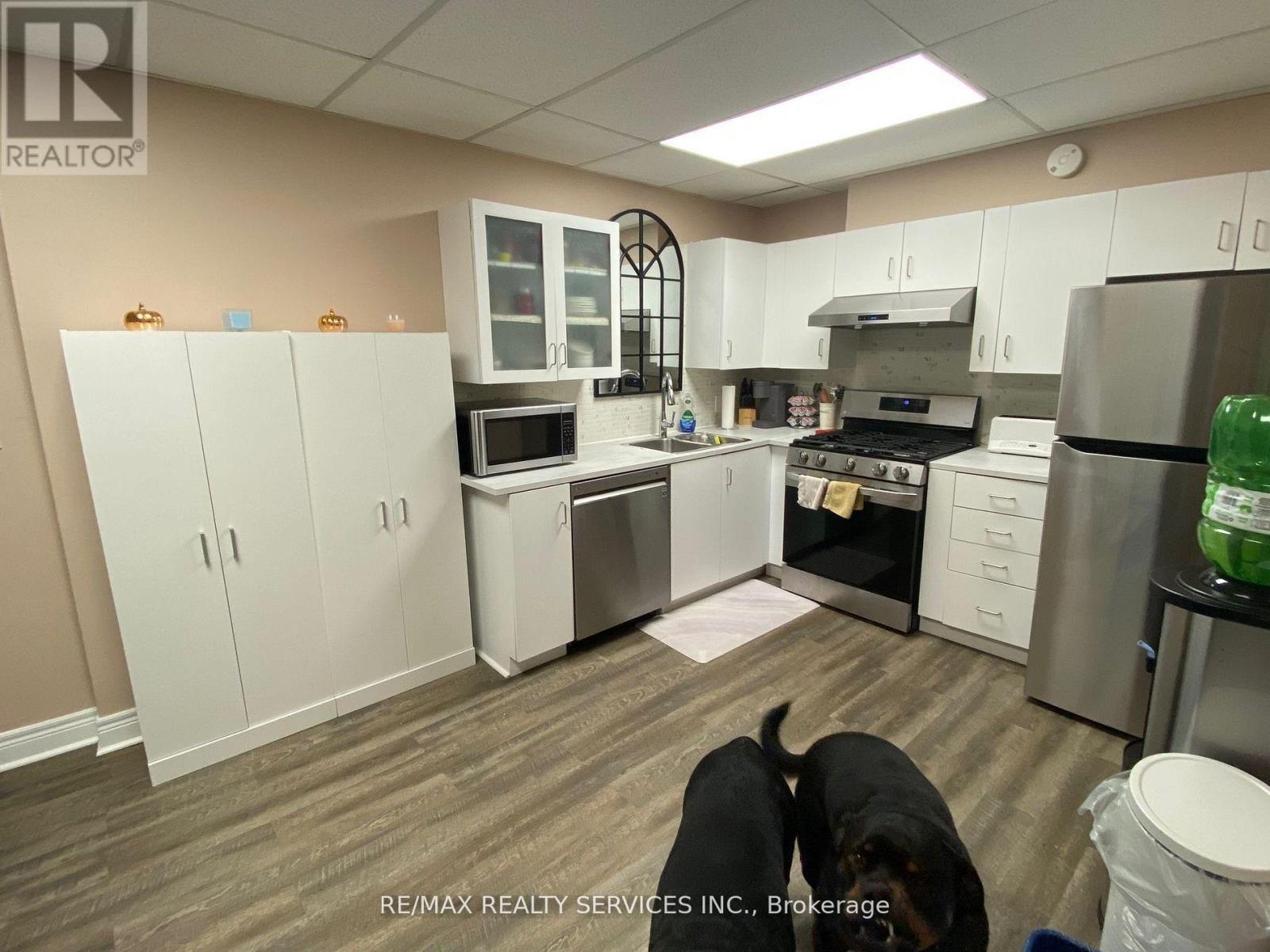 7 Shell Crescent, Mono, ON - Indoor Photo Showing Kitchen With Double Sink