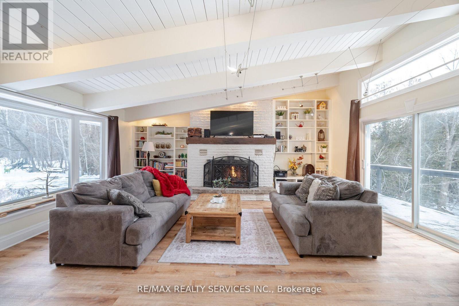 7 Shell Crescent, Mono, ON - Indoor Photo Showing Living Room With Fireplace