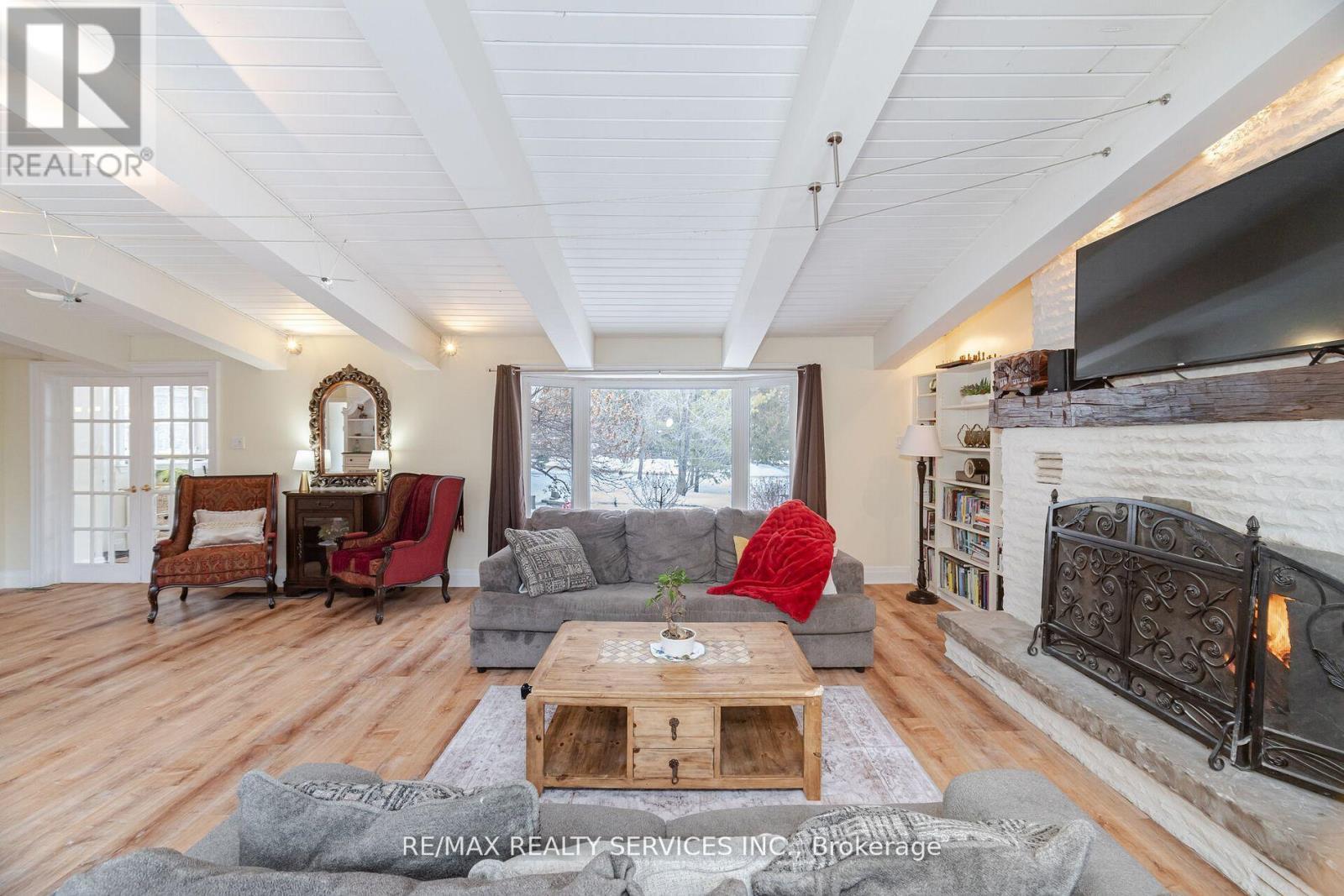 7 Shell Crescent, Mono, ON - Indoor Photo Showing Living Room With Fireplace
