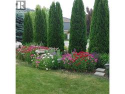 Gorgeous landscaping -