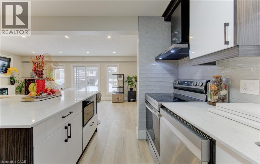 43 Seabrook Drive, Kitchener, ON - Indoor Photo Showing Kitchen With Upgraded Kitchen