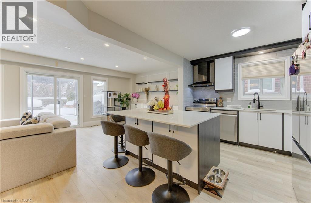 43 Seabrook Drive, Kitchener, ON - Indoor Photo Showing Kitchen