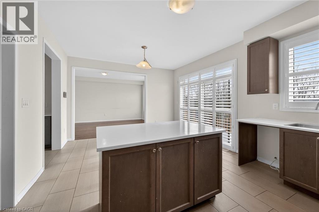 17 Larry Crescent, Caledonia, ON - Indoor Photo Showing Kitchen