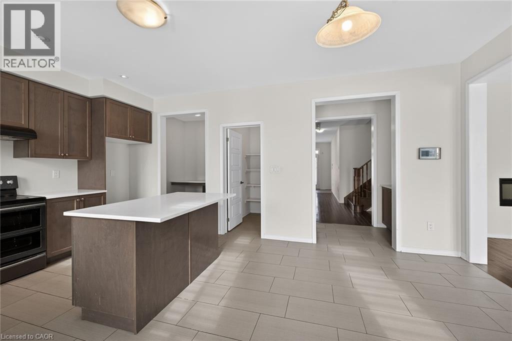 17 Larry Crescent, Caledonia, ON - Indoor Photo Showing Kitchen