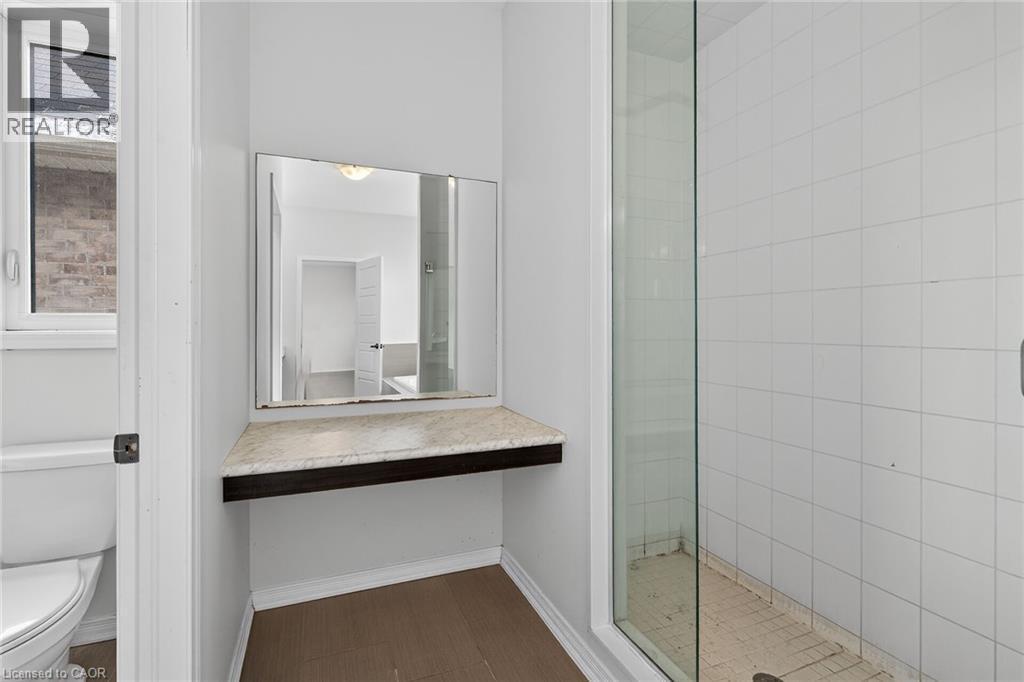 17 Larry Crescent, Caledonia, ON - Indoor Photo Showing Bathroom