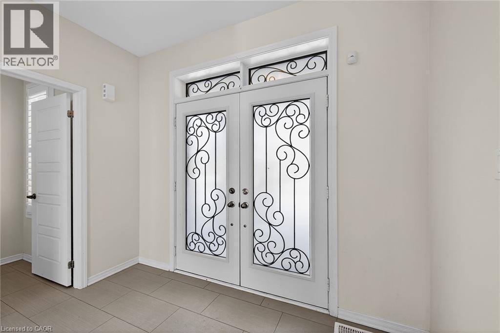 17 Larry Crescent, Caledonia, ON - Indoor Photo Showing Other Room