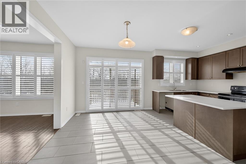 17 Larry Crescent, Caledonia, ON - Indoor Photo Showing Kitchen