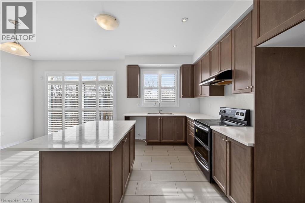 17 Larry Crescent, Caledonia, ON - Indoor Photo Showing Kitchen