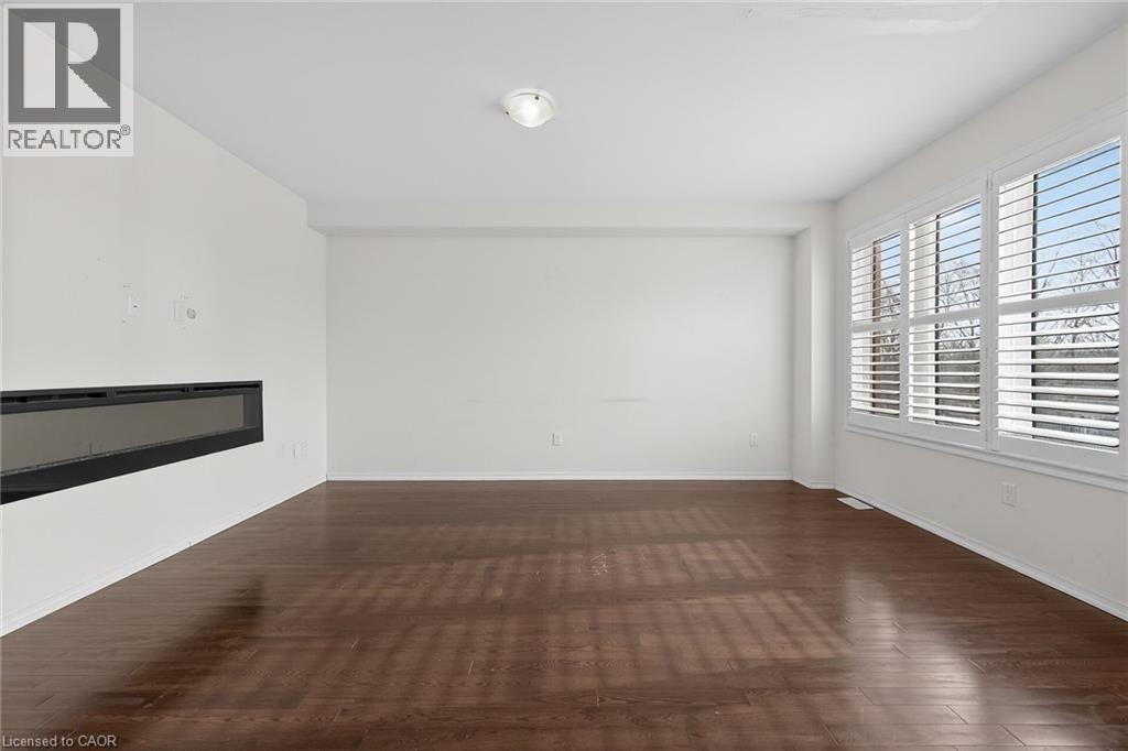 17 Larry Crescent, Caledonia, ON - Indoor Photo Showing Other Room