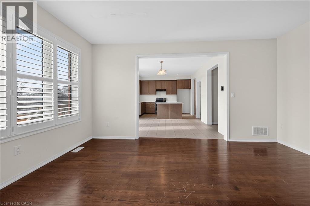 17 Larry Crescent, Caledonia, ON - Indoor Photo Showing Other Room