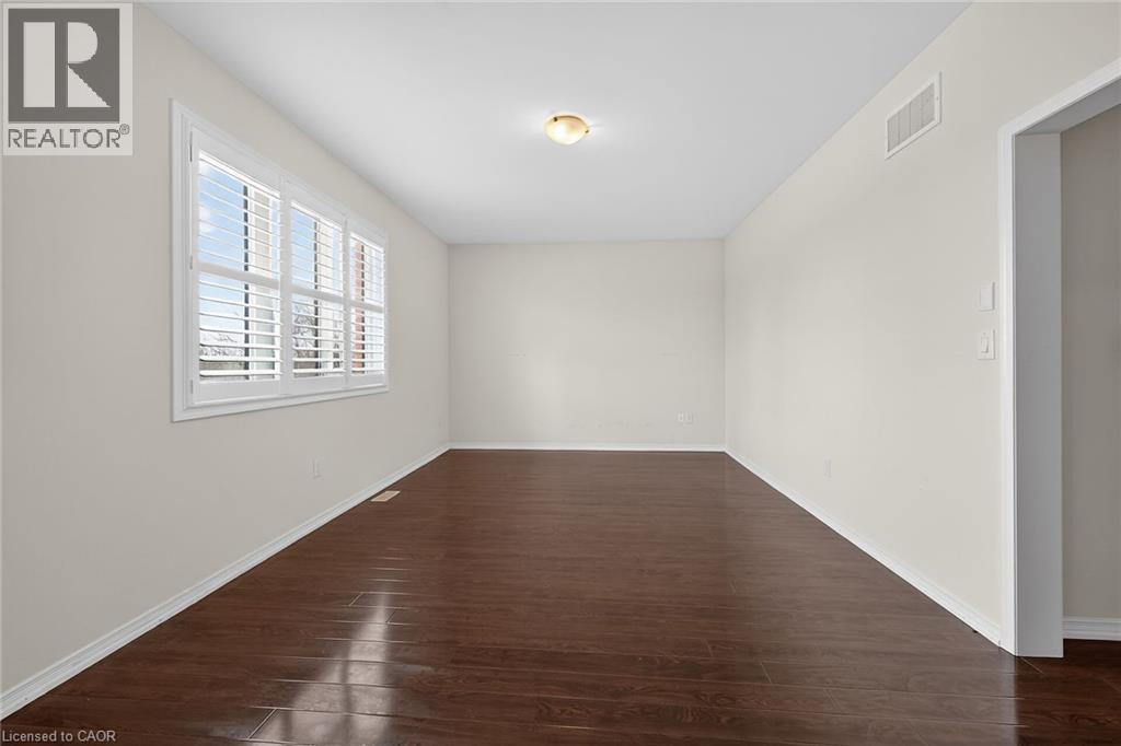 17 Larry Crescent, Caledonia, ON - Indoor Photo Showing Other Room